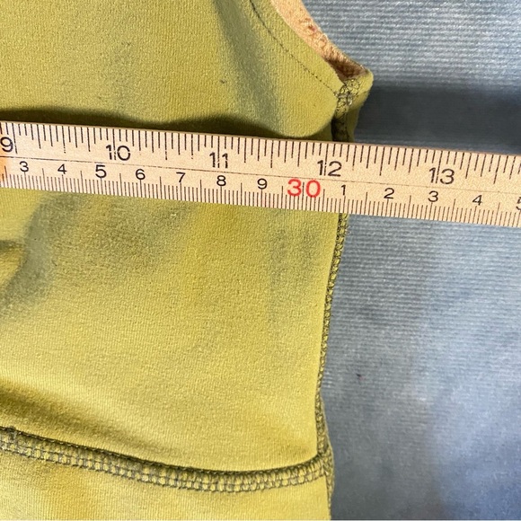 Lululemon Athletica Built in Bra Made In Canada Sleeveless V-Neck Top Womens 8 - Picture 5 of 7